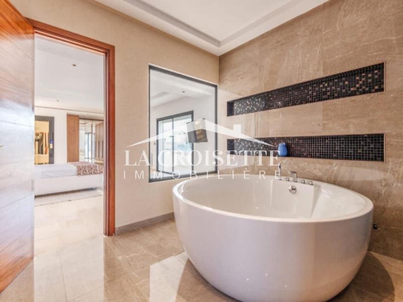 Villa S+5 avec piscine à Gammarth